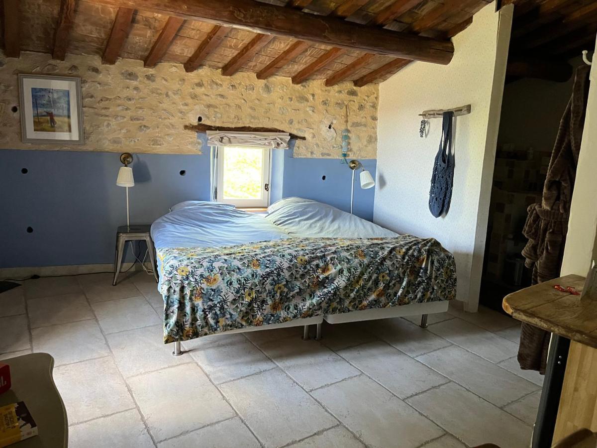 Bed and Breakfast Mas Lou Parpaioun Crestet Екстер'єр фото